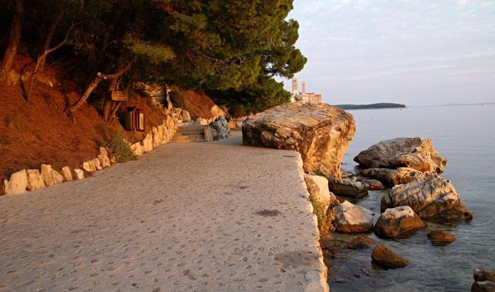 Wandern auf der Insel Rab in Kroatien